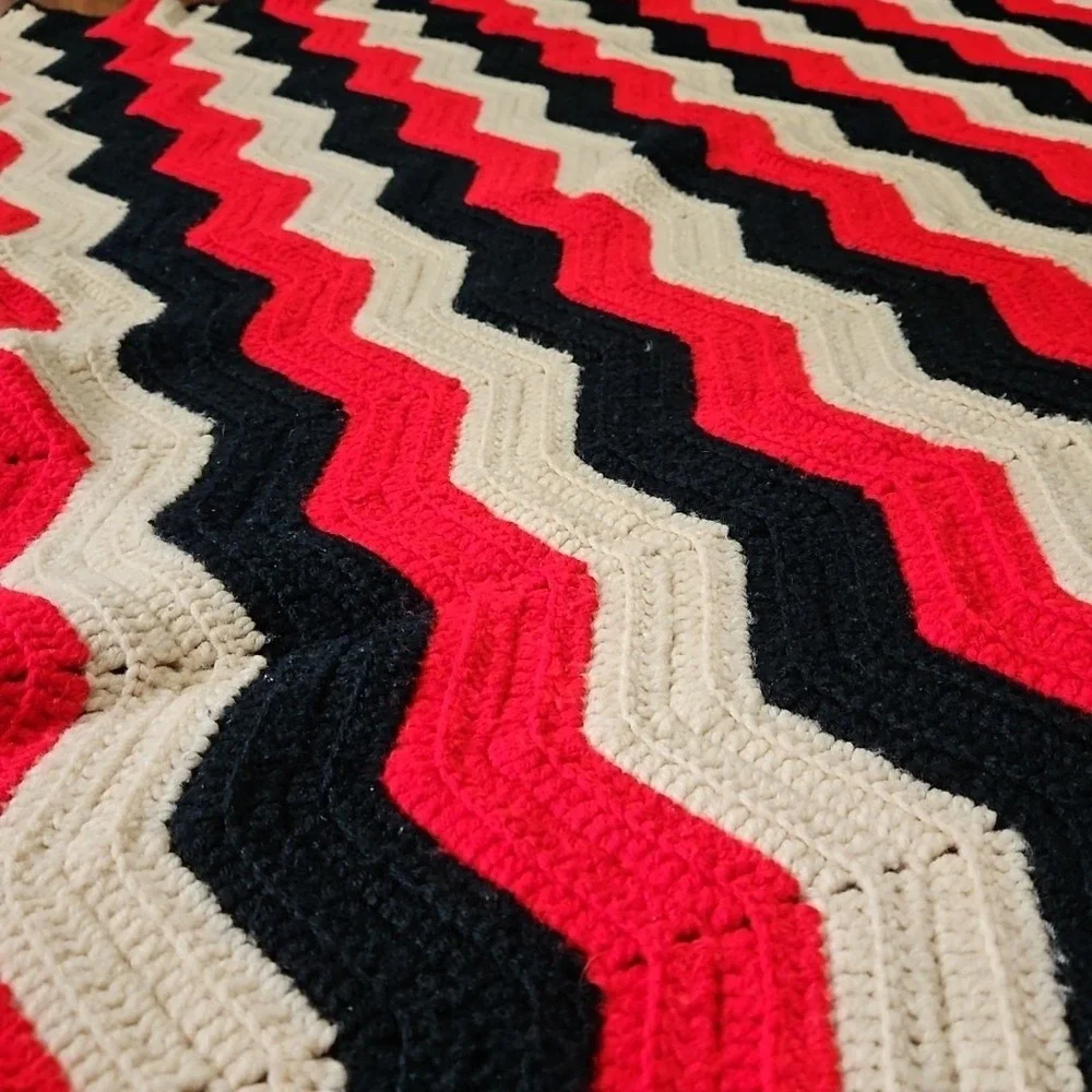 Handmade Knit Crochet Blanket Throw Afghan Red Black White Zig Zag 54